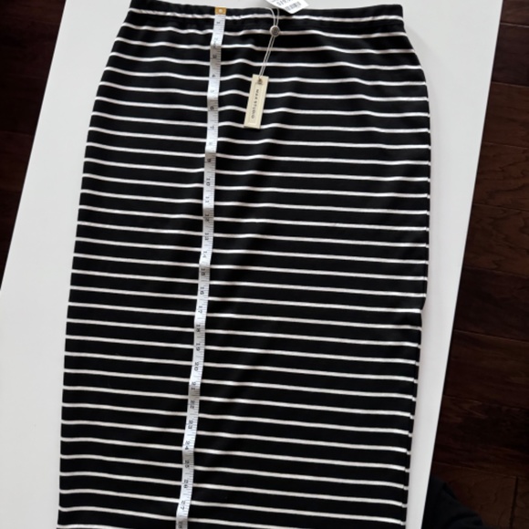 Max Studio Pencil Skirt - Picture 4 of 4